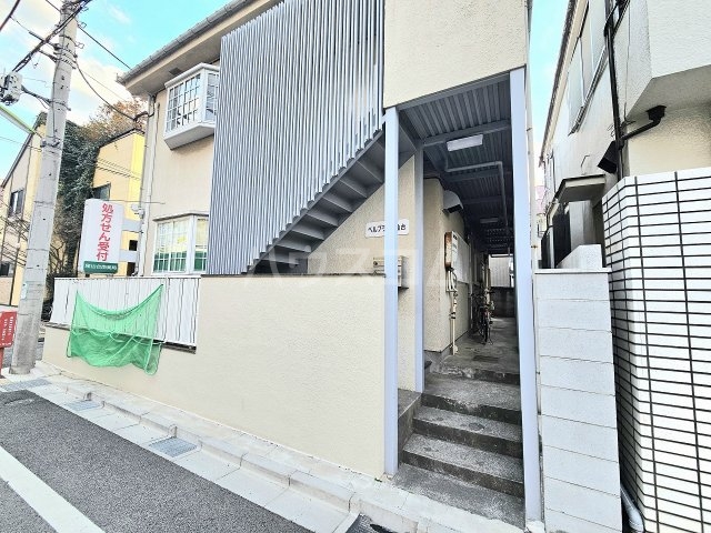 21/25 エントランス