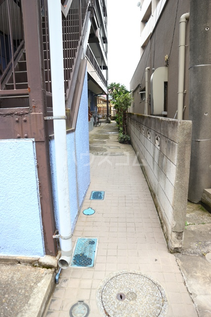 23/28 エントランス