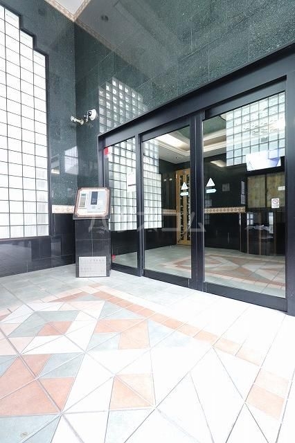 14/18 エントランス