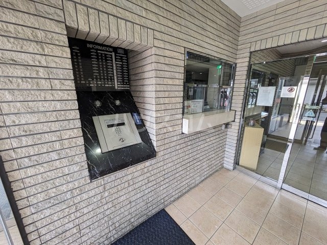 26/29 エントランス