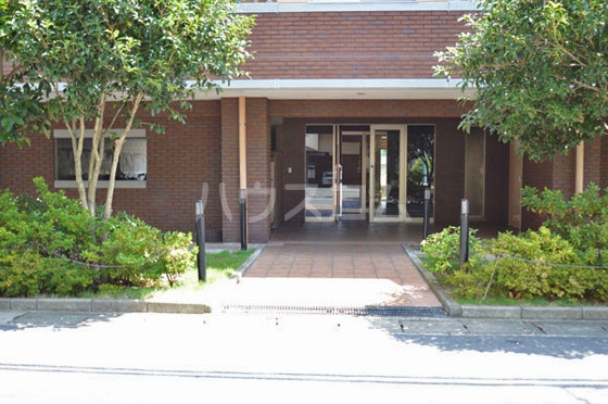 24/25 エントランス