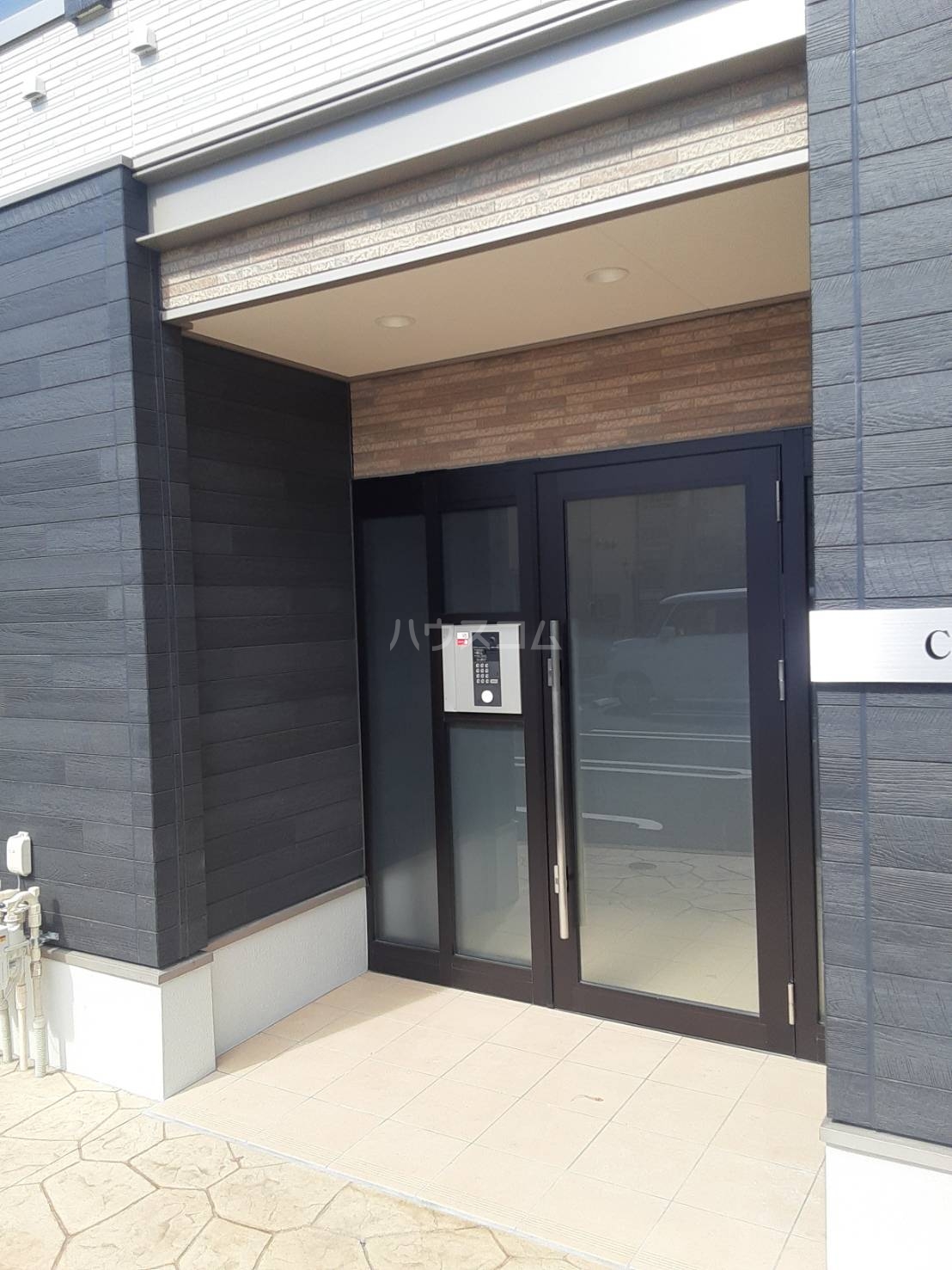 25/30 エントランス