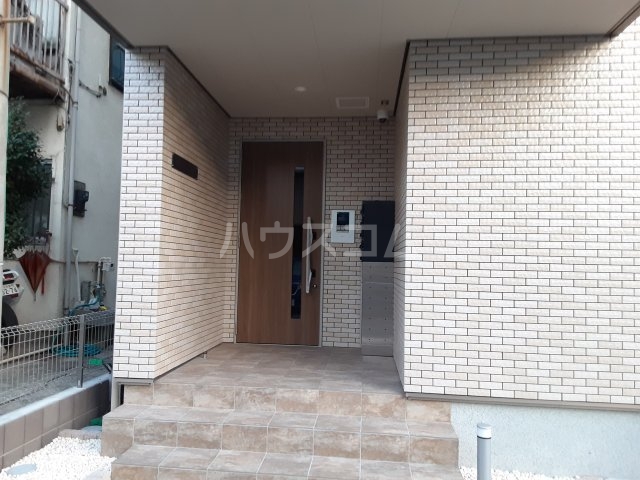 26/30 エントランス