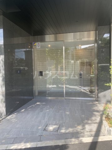 28/30 エントランス