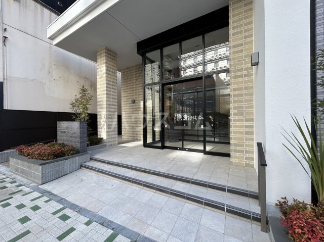 21/30 エントランス