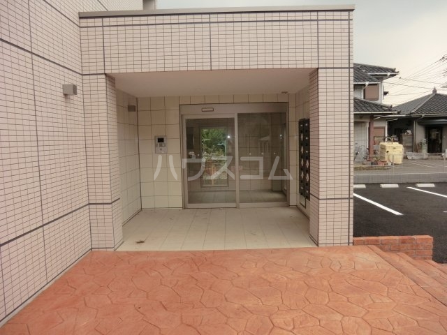 21/30 エントランス