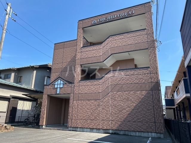 23/28 エントランス