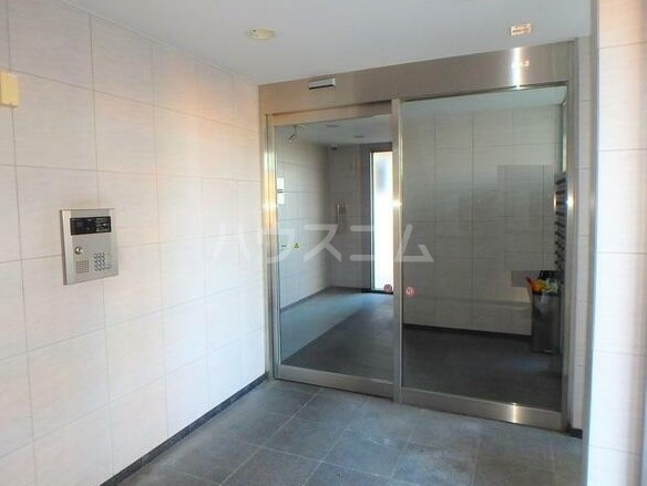 18/28 エントランス