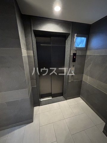 24/27 エントランス