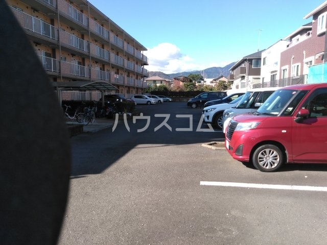 21/28 駐車場