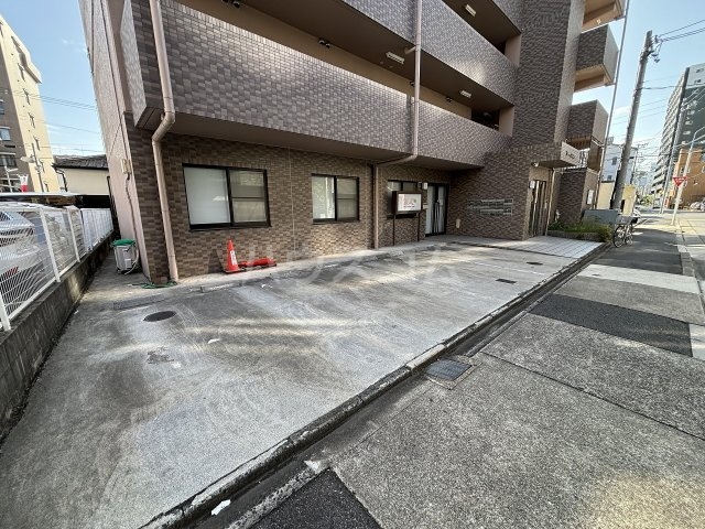 21/28 駐車場