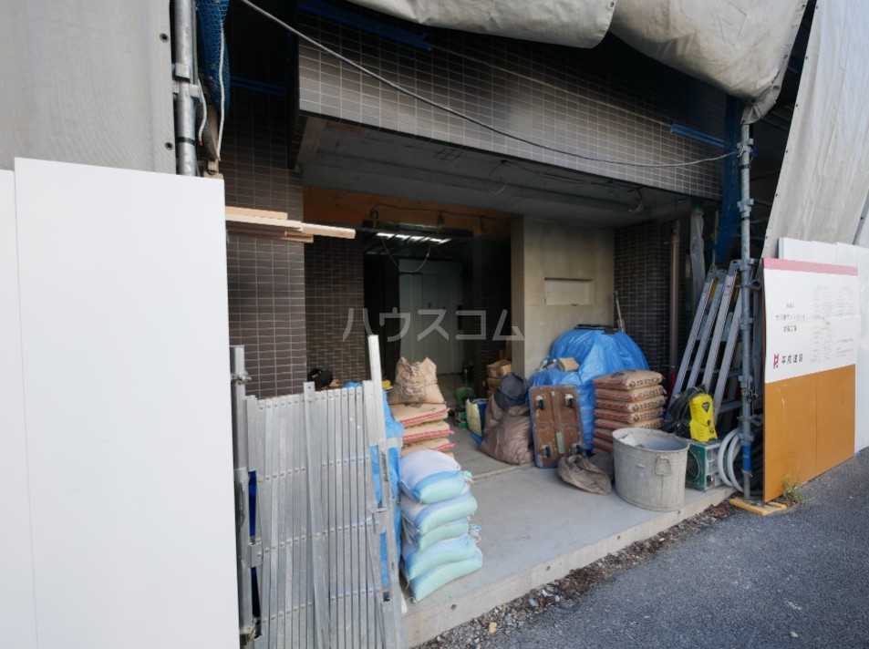 27/29 エントランス