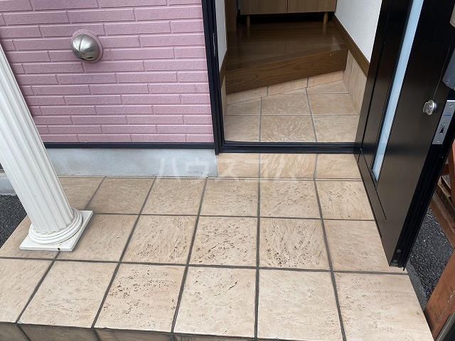 28/30 エントランス