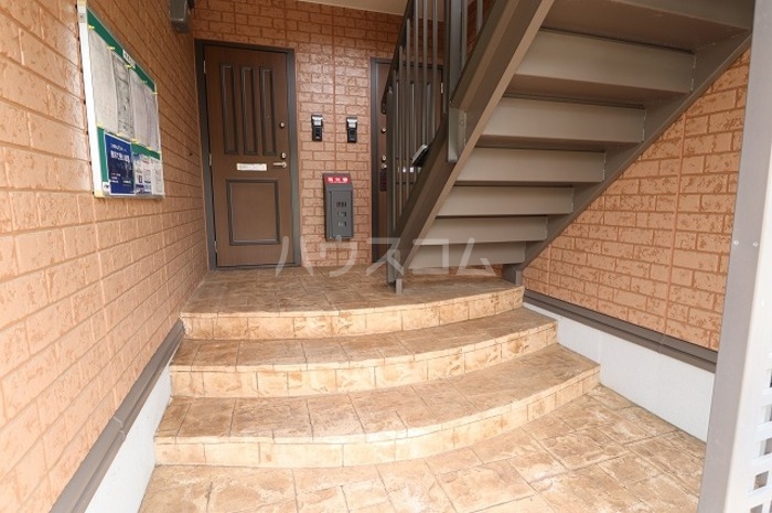 21/30 エントランス