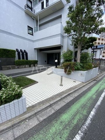 18/19 エントランス