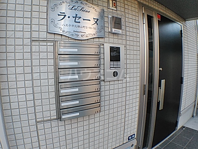 21/30 エントランス