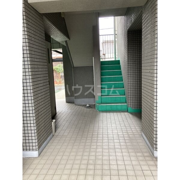 13/19 エントランス