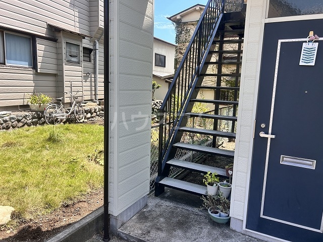 27/30 エントランス