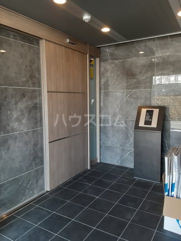 26/29 エントランス