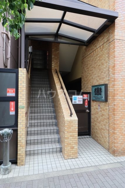 16/16 エントランス