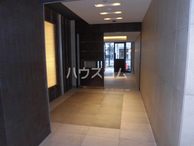 18/25 エントランス