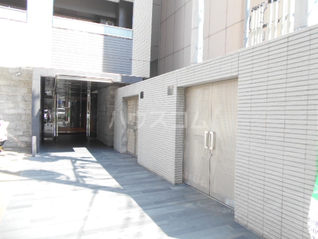 18/30 エントランス