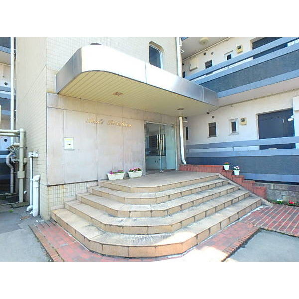 15/23 エントランス