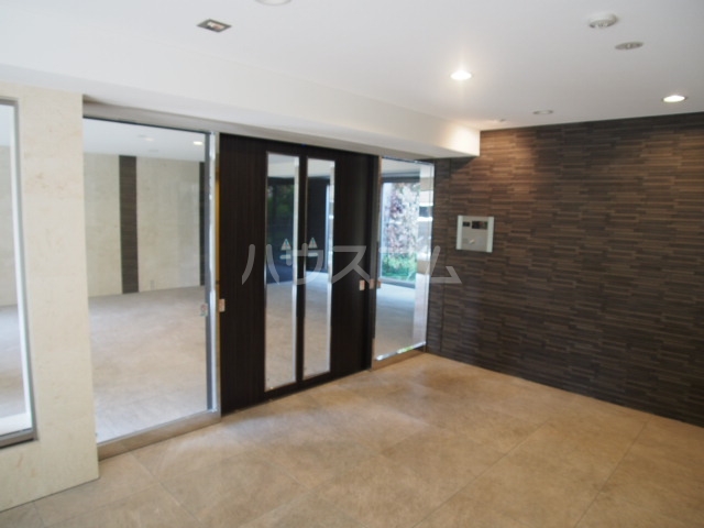 21/30 エントランス