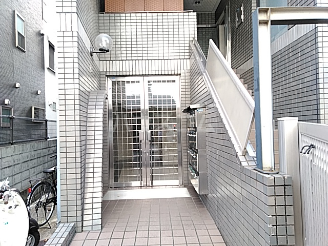 20/30 エントランス