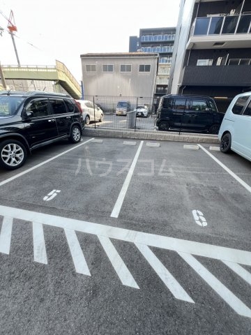 23/30 駐車場