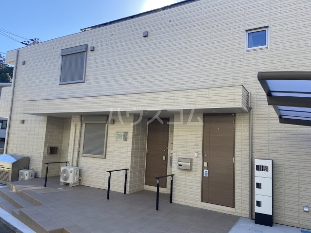 23/30 エントランス