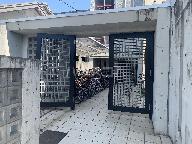 16/22 エントランス