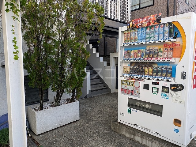 23/30 エントランス