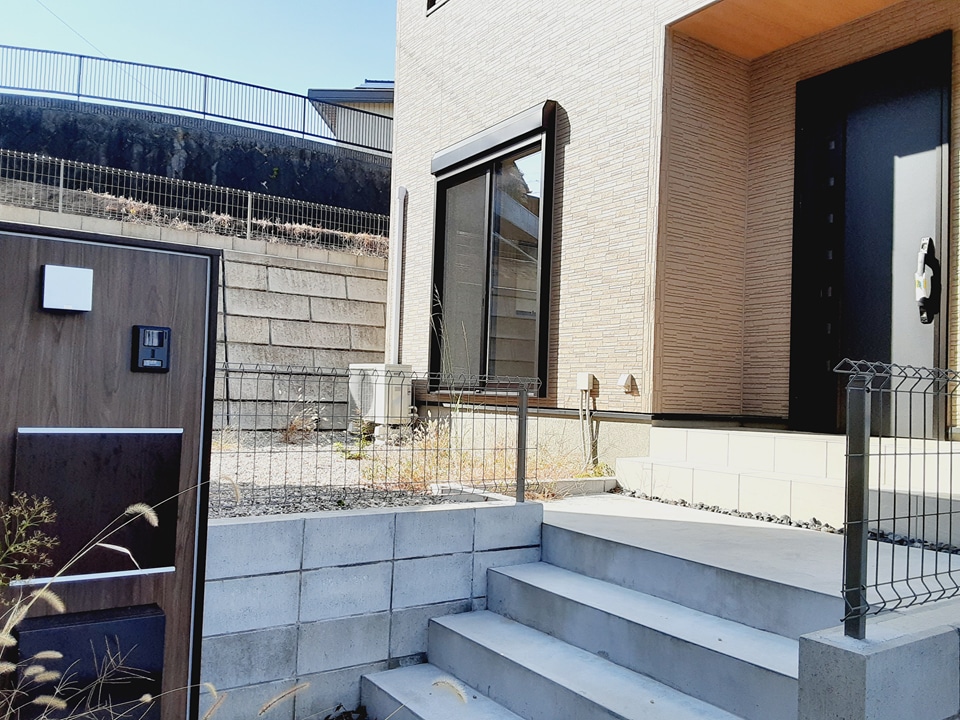 27/30 エントランス