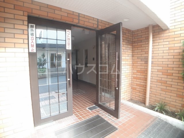 18/26 エントランス