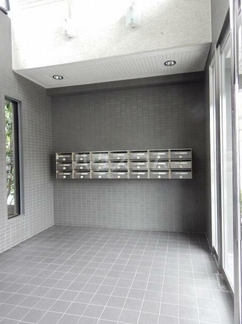 18/28 エントランス