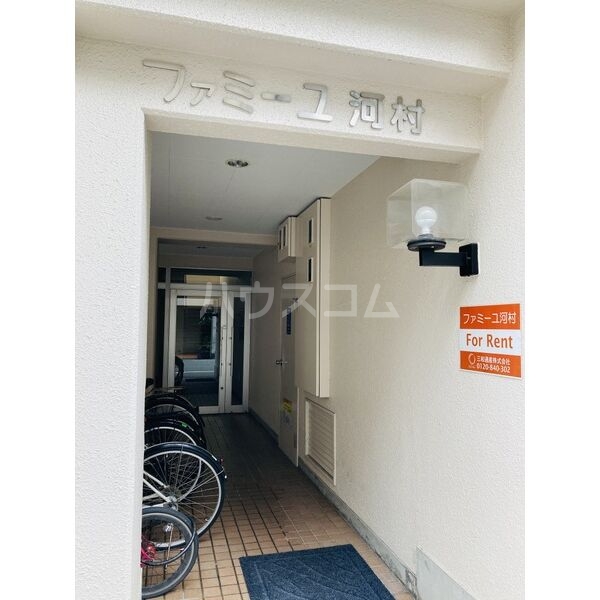 18/28 エントランス