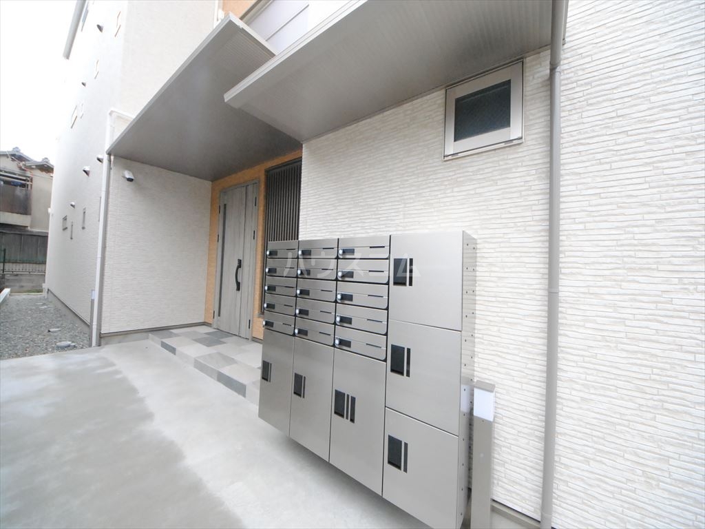 24/30 エントランス