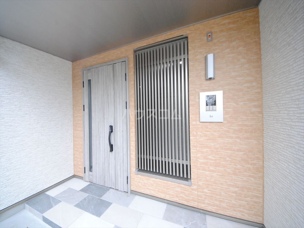 25/30 エントランス