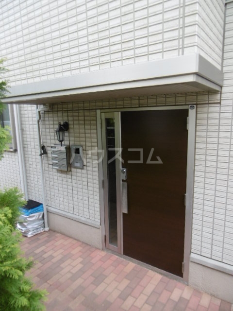 21/30 エントランス