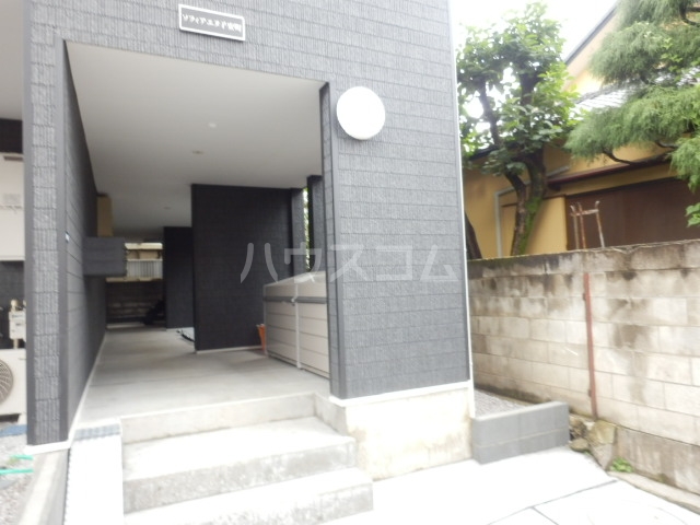 21/30 エントランス