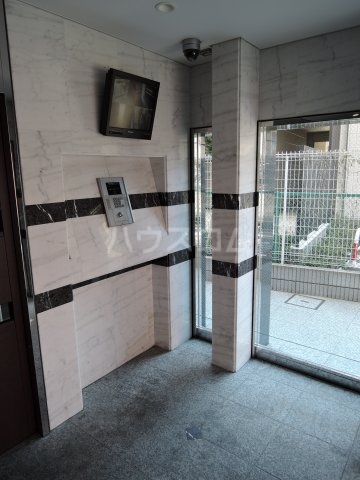 16/19 エントランス