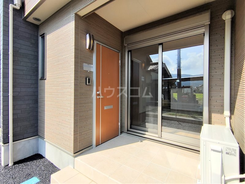 14/15 エントランス