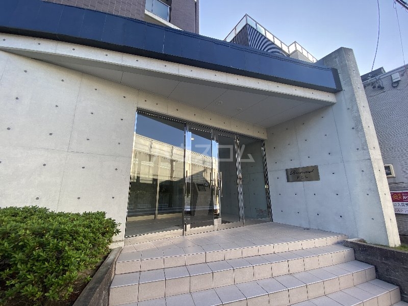 20/30 エントランス