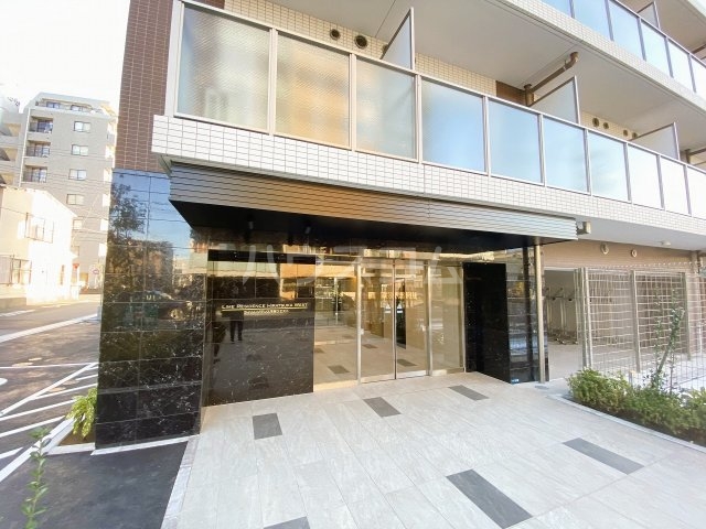 28/30 エントランス