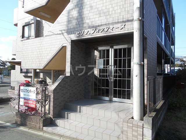 25/30 エントランス