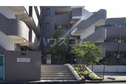 23/30 エントランス