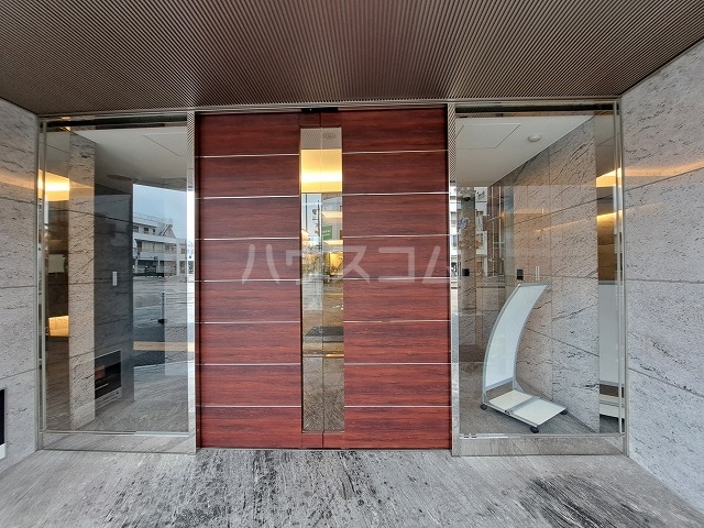 25/30 エントランス