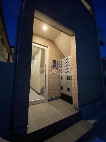 23/30 エントランス