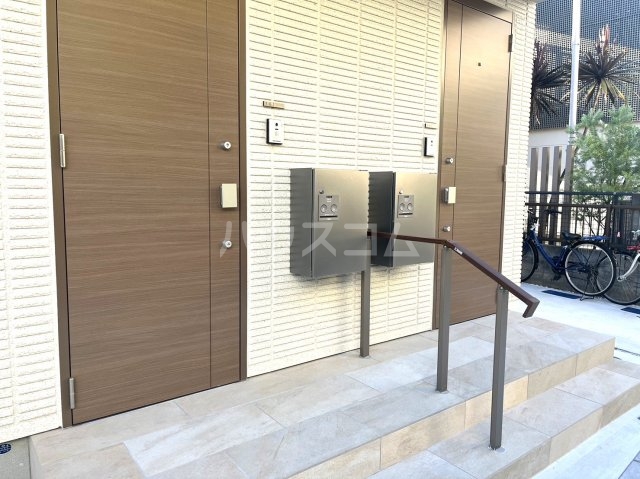 24/30 エントランス